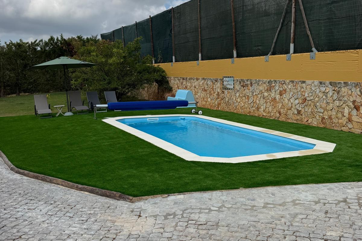 Piscina exterior do Refúgio da Perdiz